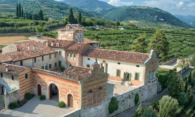 Gargagnago di Valpolicella House | Palazzo Montanari Art & Wine Luxury Apartments