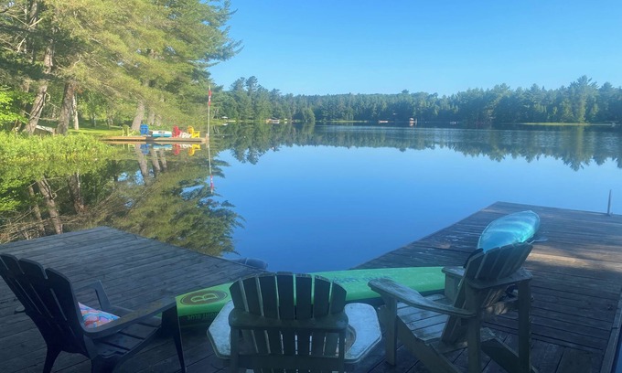 Novar Cottage | Palette Lake Lodge - Secluded & Modern lakefront cottage