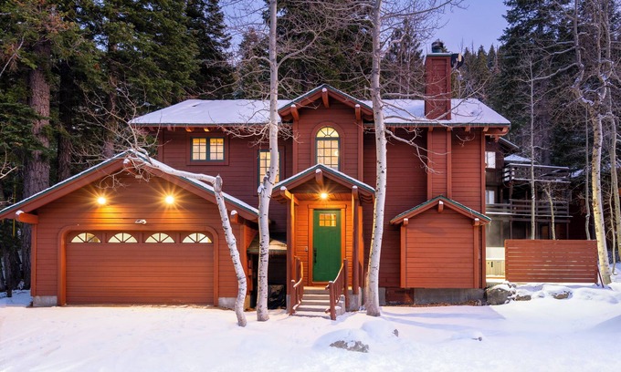 Olympic Valley Cabin | Palisades Getaway A/C Hot Tub Nature Views EV Chrg