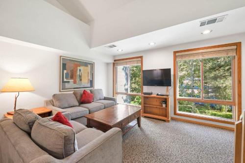Olympic Valley Apartment | Palisades Tahoe Lodge Rentals Studio Loft #306