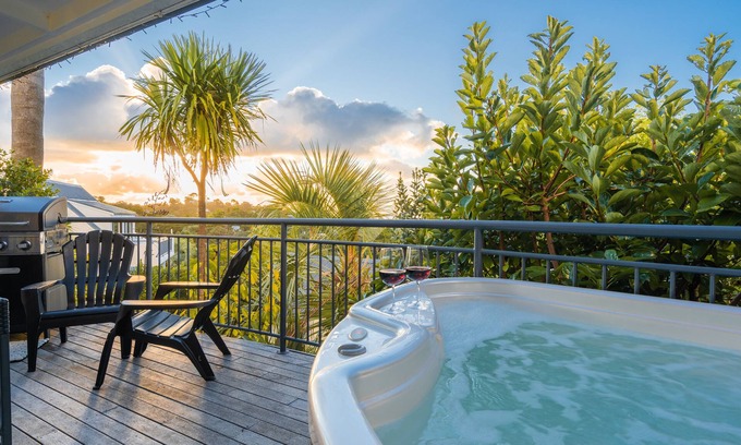 Palm Beach Villa | Palm Beach Perfection with Aircondioning, Free WIFI, SKY TV, Private Spa Pool