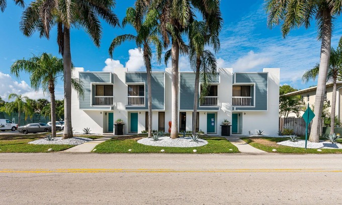 Palm Beach Shores House | Palm Beach Shores Towhhouse Coral