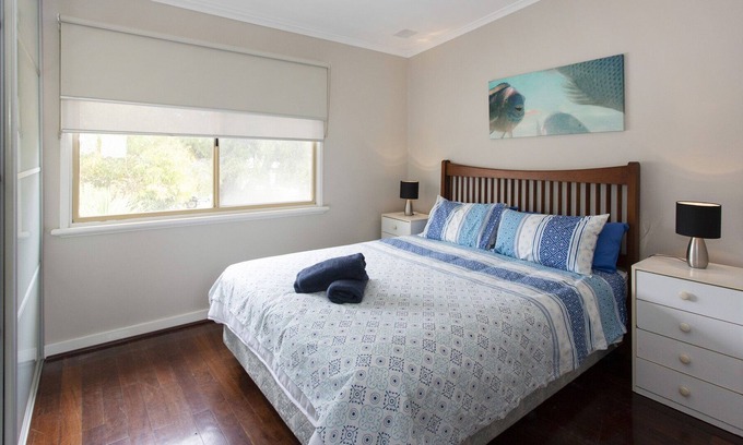 Rockingham Cabin | Palm Beach Sunset Cabin - Close to Penguin Island