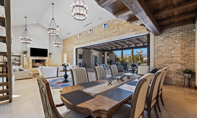 Palm Desert House | Palm Desert Estate, Pool, Courts, Saunas & No Checkout, sleeps 20+