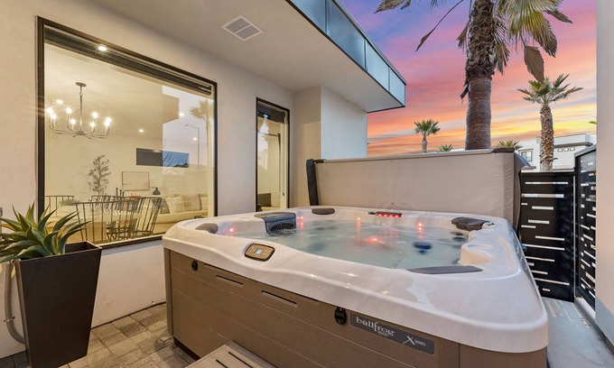St. George House | Palm Desert Oasis: Desert Color Lagoon + Beaches