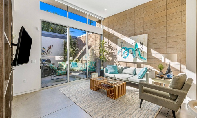 Palm Desert House | Palm Desert Velo - Modern Condo w Spa