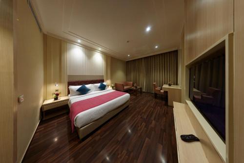 Delhi Hotel | Palm Green Hotel & Resorts