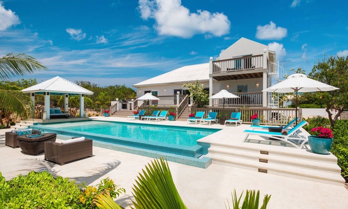 Ocean Point Villa | Palm Jewel - Luxury villa, private outdoor oasis w/pool, walk to SAPODILLA BEACH