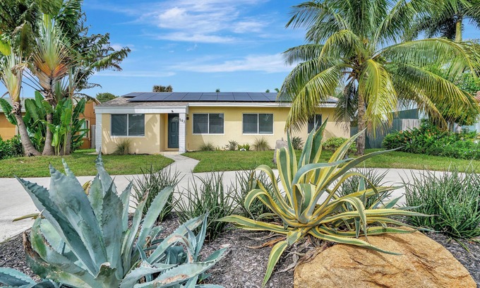 Parker Ridge House | Palm Jungle Haus – 4BR + Pool Oasis!