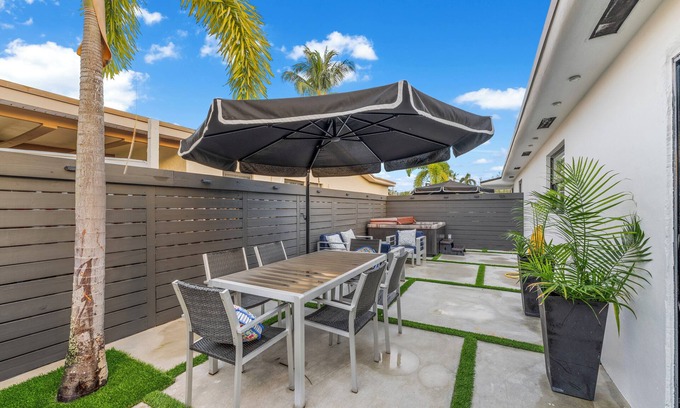 Melaleuca Gardens Apartment | Palm Paradise Oasis