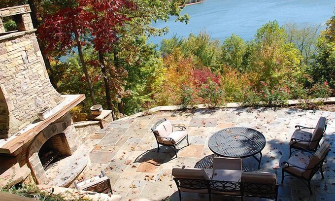 Hiawassee Cabin | Palm Peach Upscale 3 bedroom 3 bath with Mountain and Lake Views with Hot Tub
