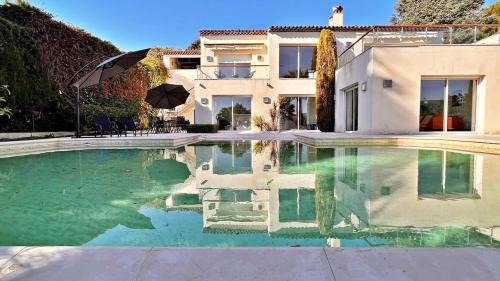Gairaut Villa | Palm & Sun
