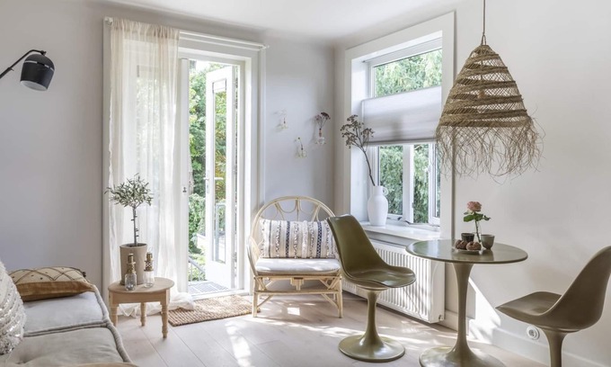 Bergen Apartment | Palm Tree - One Bedroom Apartment, Sleeps 2