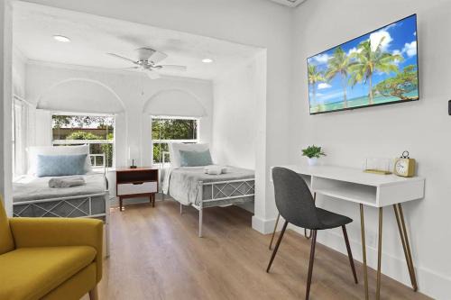 Parker Ridge Apartment | Palm Wave Says - Designers Stay - No Extra Fees
