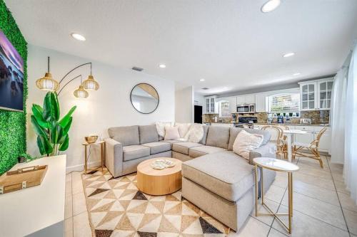Southwest Apartment | Palm Wave Says - Quietness in Best Location