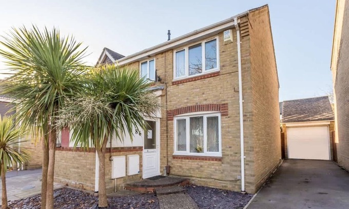 Hamworthy House | Palma - Hamworthy Beach and Park Short Walk Away