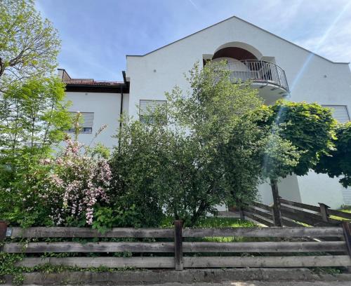 Bad Aibling Apartment | Palmen Apartment direkt in Bad Aibling