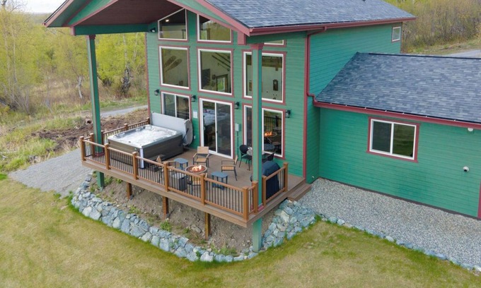 Palmer House | Palmer's Hidden Luxury Mountain Getaway, Now with Hot Tub!