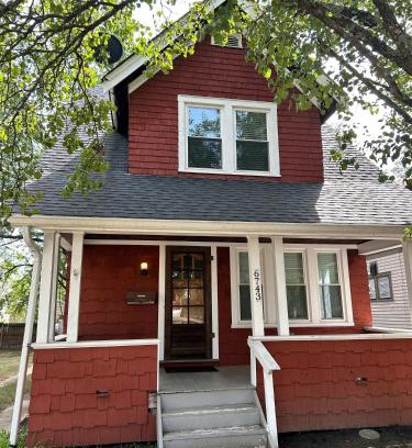 Roselawn Finance House | Palmetto 2 Bed Family House in Cincy near Hyde Park