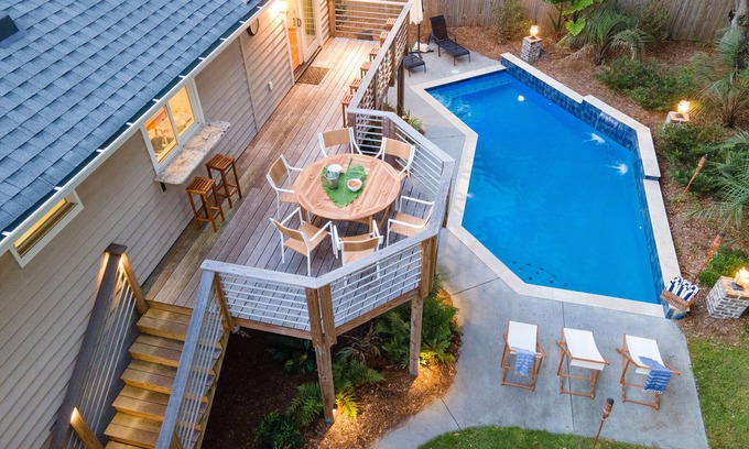 Isle of Palms House | Palmetto by AvantStay | Gorgeous Character Home w/Pool, Sun Room & Pool Table!
