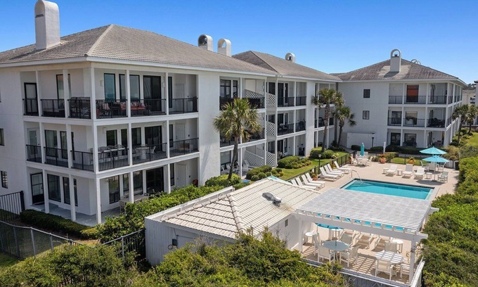 Dune Allen Beach Condo | Palms of Dune Allen 108 - Oceanfront Condo in 30A with Pool & Beach Access