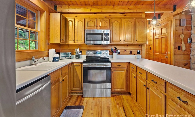 Lake Lure Cabin | Palms to Pines Lodge -Game Room, Resort Amenities!