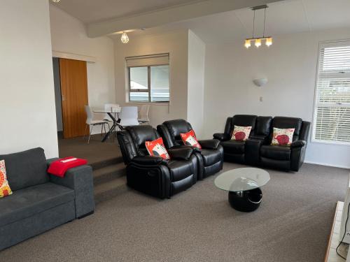 Palmerston North House | Palmy Hideaway - Dog Friendly