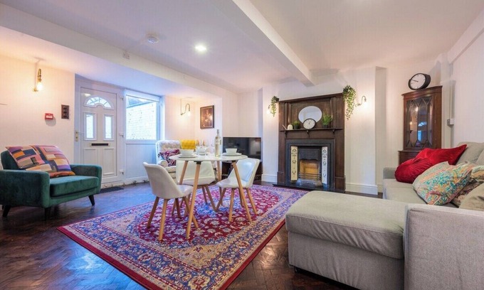 Newport Apartment | Palmyra Square by Tŷ SA