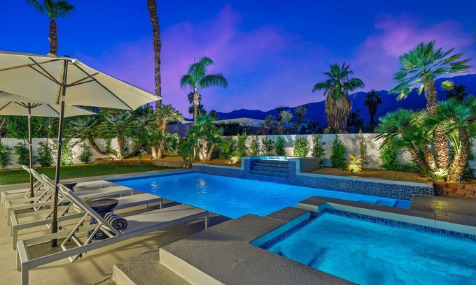 Araby Commons House | 'Paloma House' 5 BR w/pool, spa & views!