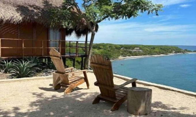 Tierra Bomba Island Cabin | Pamaduih - Cabin Above the Sea