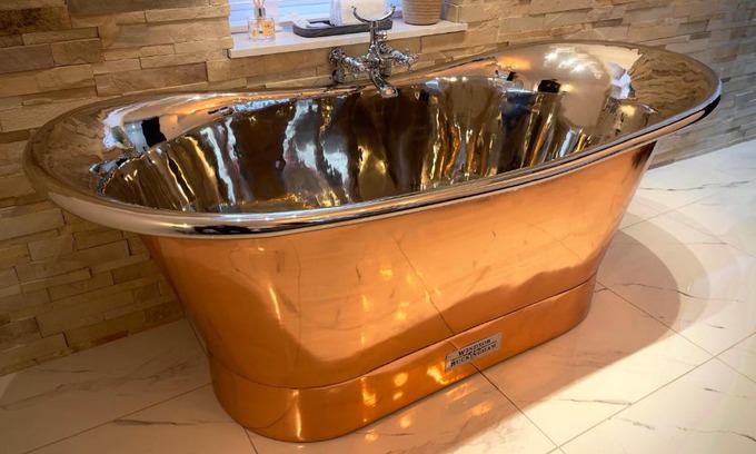 Inverness City Centre Apartment | Pamper yourself in our DOUBLE SIZED copper tub -2 bedroom villa