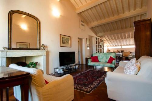Pisa City Centre Apartment | Pampurio on the roofs
