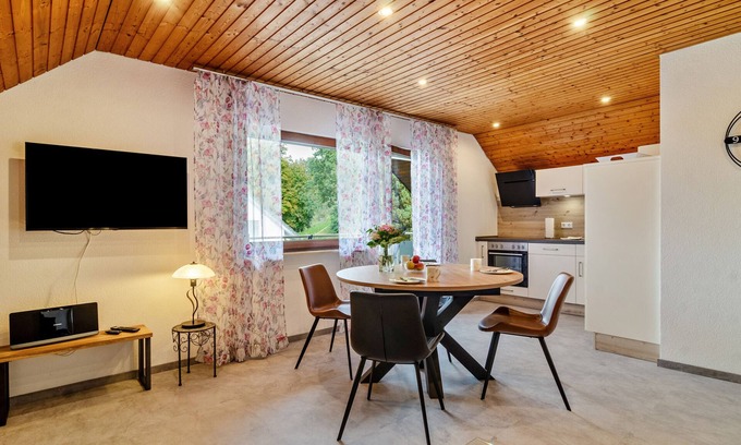 Salem Apartment | Panorama apartment with balcony