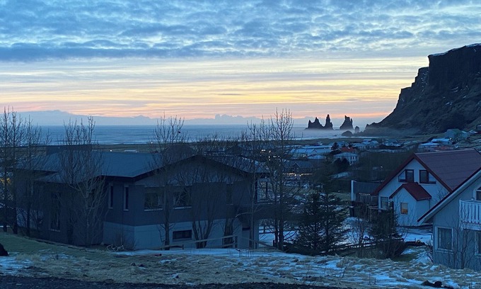 Myrdalshreppur Apartment | Panorama Vík - Charming 2-bedroom apartment in Vík with stunning views.