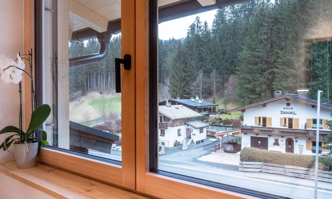 Oberaurach Apartment | Panoramic new-build apartment; SAUNA, RAD-Ski room, elevator!