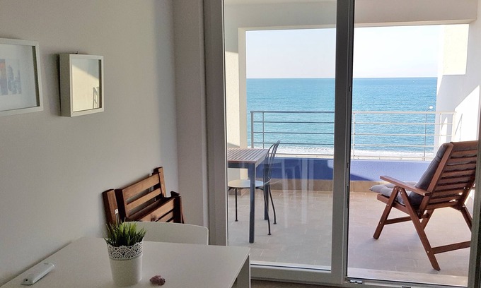 Divieto Apartment | Panoramic beachfront ideal for two couples