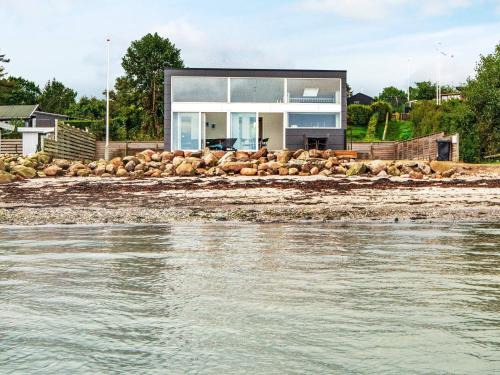 Fynshav House | Panoramic Beach Retreat-By Traum