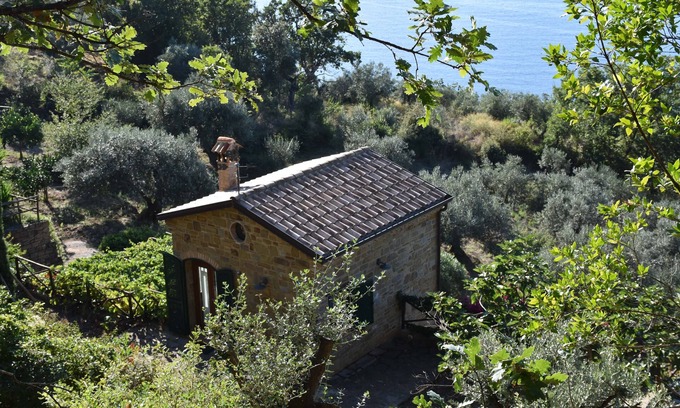 Castellabate Historic Centre Cottage | Panoramic Country House with Sea View in Cilento