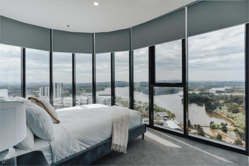 Belconnen Apartment | Panoramic Lake View 2-Bed with Pool, Gym and BBQ
