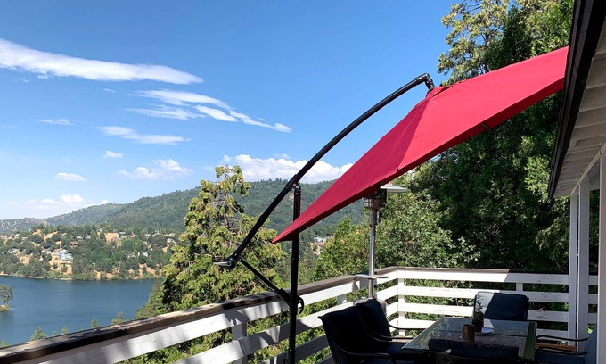 Crestline House | Panoramic Lake View! Modern 4 BD 2 BA/Level entry