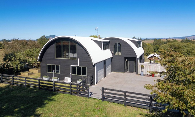 Te Awamutu House | Panoramic mountain and rural views - central to key destinationsn