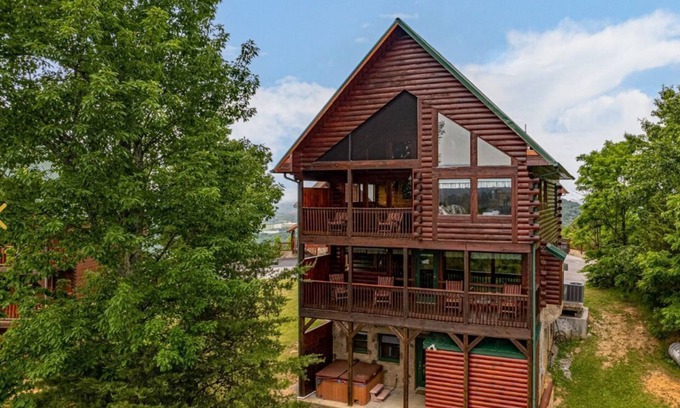 Gatlinburg - Pigeon Forge Cabin | Panoramic Mountain View, Hot Tub, Sleeps up to 12