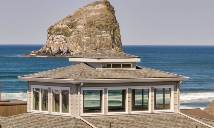 Kiwanda Shores House | Panoramic Ocean and Mtn Views, Spacious Home with Decks and Beach Access Nearby