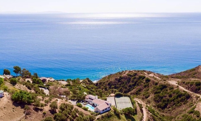 Eastern Malibu House | Panoramic Ocean View, 7 bedroom Gated Villa, Pool & Tennis Court (2 buildings)