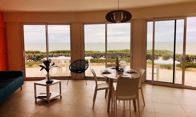 Pornichet Apartment | Panoramic ocean view, direct beach access