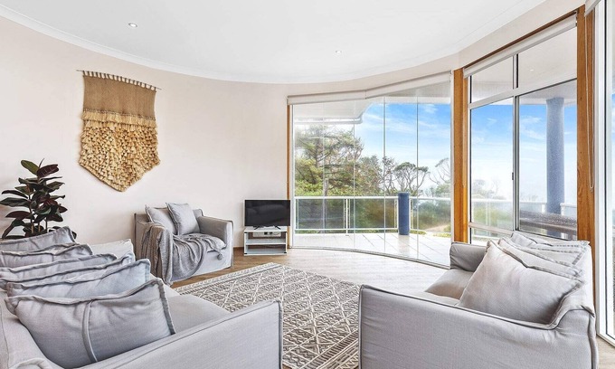 Malua Bay House | Panoramic Ocean Views - Malua Bay