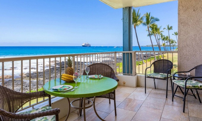 Historic Kailua Village Condo | Panoramic Oceanfront! King Bed!