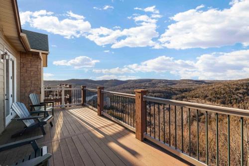 Indian Point Apartment | Panoramic Penthouse at SDC