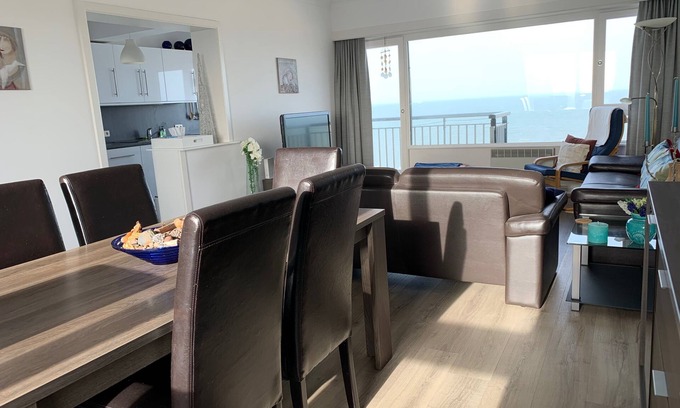 Ostend City Centre Apartment | Panoramic Sea & City views. Amazing 3 bedroom condo one block to the beach!