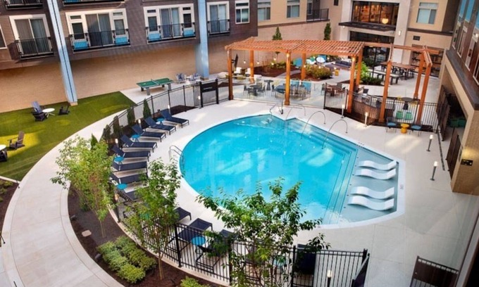 Fairfax Apartment | Panoramic street views, Central Fairfax-Free parking